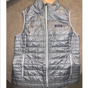 Patagonia brand new puff gray jacket !!
